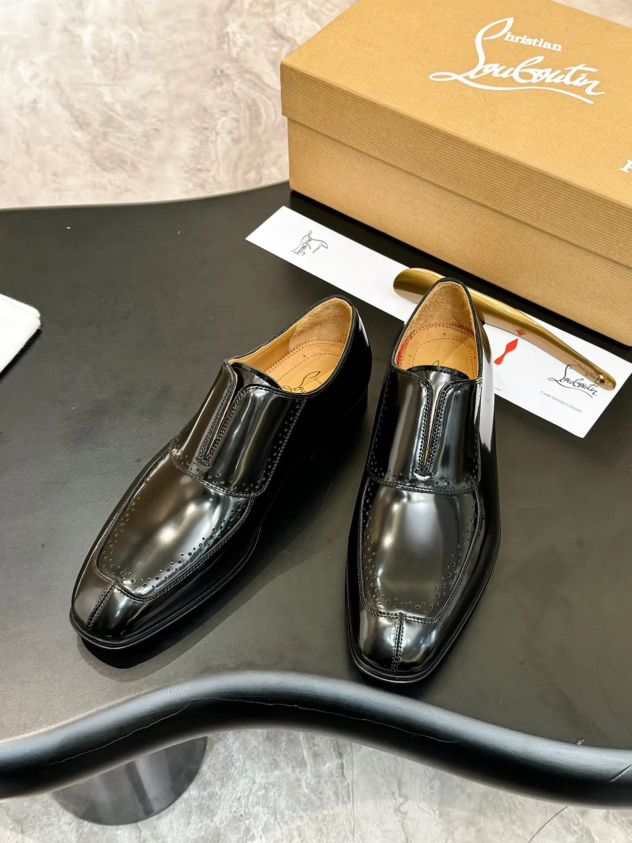 Batch 1080 yuan 💰CL～High-end men’s 👔casual loafers with red soles! ••🆑Genuine and top-quality goods from original orders ••✅💯 Purchase goods from top-quality original orders! Original imported patterned cowhide➕Imported cowhide lining➕Cowhide feet➕Original leather outsole~Size: 39-44 (38, 45.46.47 can be customized)